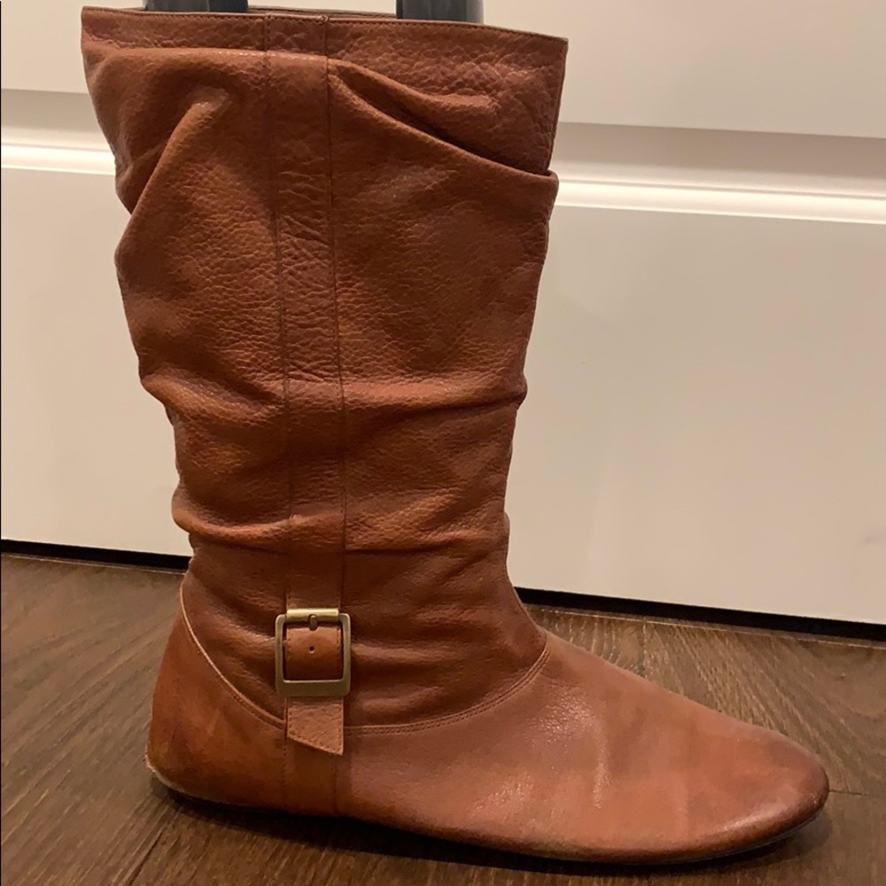 Genuine leather boots with gold buckle
